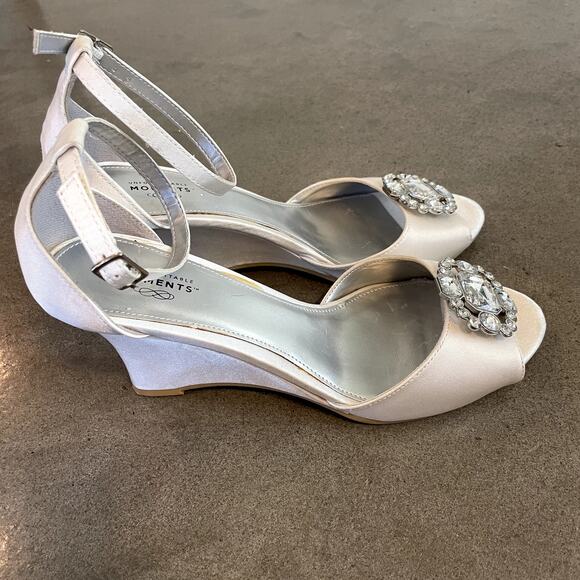 Unforgettable Moments White Satin Jeweled wedge wedding formal shoes womens 7 - Picture 2 of 9